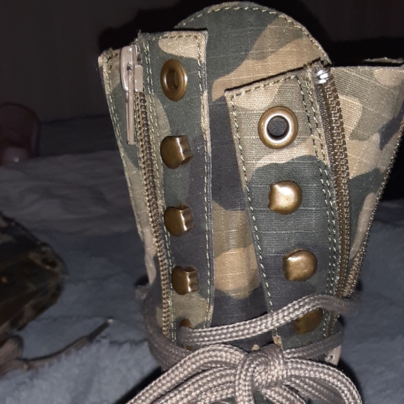 Boots - Picture 9 of 12